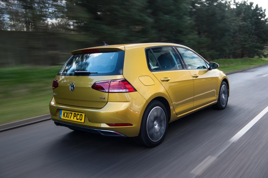  Volkswagen Golf TDI 5-Door 2017 года  (UK) (фото 28 из 30)